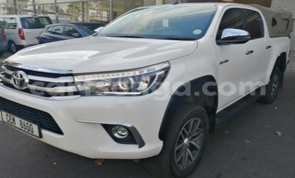 Nunua Ilio tumika Toyota Hilux White Gari ndani ya Ezulwini nchini Hhohho Nunua Ilio tumika Toyota Hilux White Gari ndani ya Ezulwini nchini Hhohho