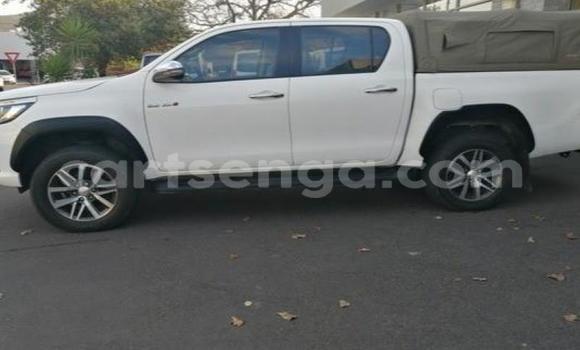 Nunua Ilio tumika Toyota Hilux White Gari ndani ya Ezulwini nchini Hhohho Nunua Ilio tumika Toyota Hilux White Gari ndani ya Ezulwini nchini Hhohho