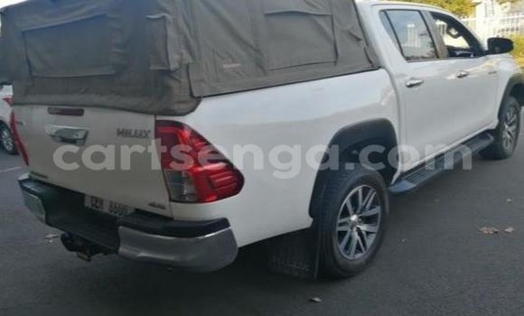 Nunua Ilio tumika Toyota Hilux White Gari ndani ya Ezulwini nchini Hhohho Nunua Ilio tumika Toyota Hilux White Gari ndani ya Ezulwini nchini Hhohho