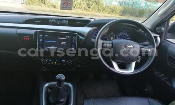 Nunua Ilio tumika Toyota Hilux White Gari ndani ya Ezulwini nchini Hhohho Nunua Ilio tumika Toyota Hilux White Gari ndani ya Ezulwini nchini Hhohho