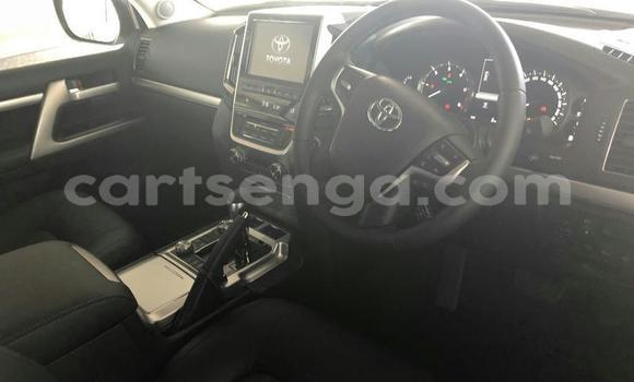 Nunua Ilio tumika Toyota Land Cruiser White Gari ndani ya Mbabane nchini Manzini