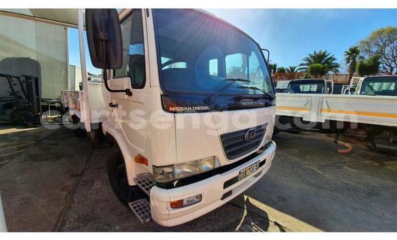 Acheter Occasion Utilitaire Nissan UD Blanc à Ezulwini, Hhohho