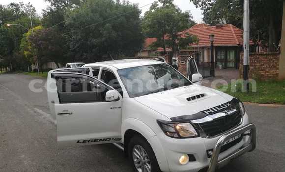 Nunua Ilio tumika Toyota Hilux White Gari ndani ya Ezulwini nchini Hhohho Nunua Ilio tumika Toyota Hilux White Gari ndani ya Ezulwini nchini Hhohho