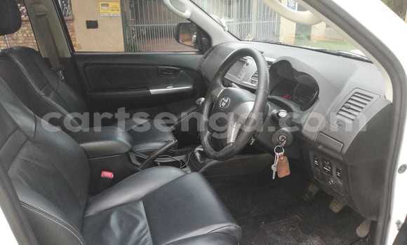 Nunua Ilio tumika Toyota Hilux White Gari ndani ya Ezulwini nchini Hhohho Nunua Ilio tumika Toyota Hilux White Gari ndani ya Ezulwini nchini Hhohho