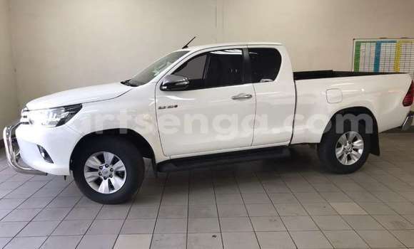 Buy Used Toyota Hilux White Car in Import - Dubai in Hhohho Buy Used Toyota Hilux White Car in Import - Dubai in Hhohho