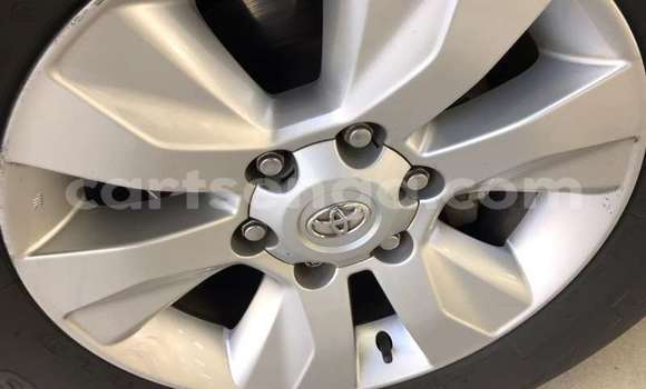 Buy Used Toyota Hilux White Car in Import - Dubai in Hhohho Buy Used Toyota Hilux White Car in Import - Dubai in Hhohho