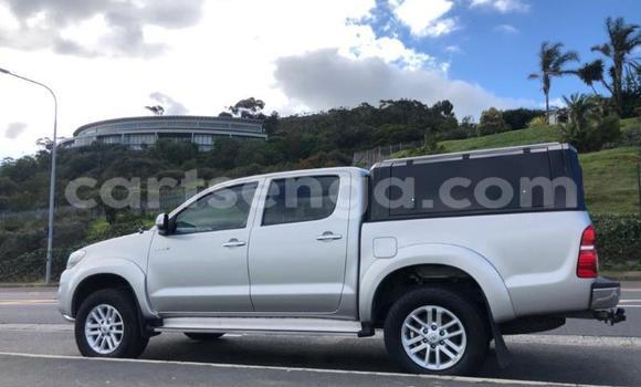 Buy Used Toyota Hilux Silver Car in Ezulwini in Hhohho Buy Used Toyota Hilux Silver Car in Ezulwini in Hhohho