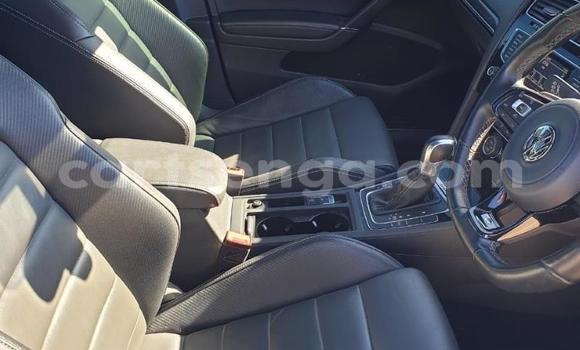 Nunua Ilio tumika Volkswagen Golf R Blue Gari ndani ya Manzini nchini Manzini Nunua Ilio tumika Volkswagen Golf R Blue Gari ndani ya Manzini nchini Manzini