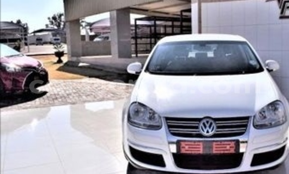 Nunua Ilio tumika Volkswagen Jetta White Gari ndani ya Ezulwini nchini Hhohho Nunua Ilio tumika Volkswagen Jetta White Gari ndani ya Ezulwini nchini Hhohho