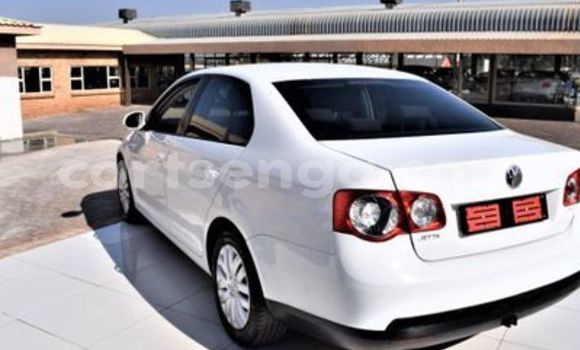 Nunua Ilio tumika Volkswagen Jetta White Gari ndani ya Ezulwini nchini Hhohho Nunua Ilio tumika Volkswagen Jetta White Gari ndani ya Ezulwini nchini Hhohho