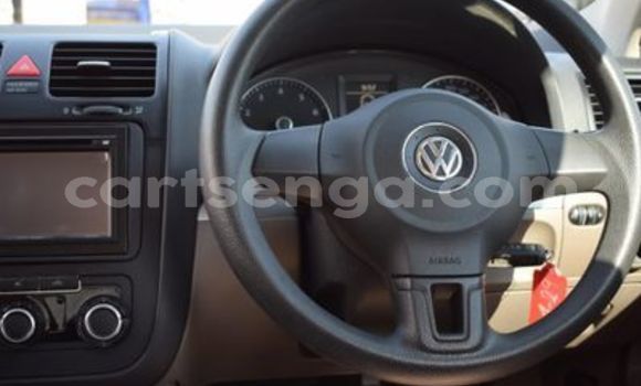 Nunua Ilio tumika Volkswagen Jetta White Gari ndani ya Ezulwini nchini Hhohho Nunua Ilio tumika Volkswagen Jetta White Gari ndani ya Ezulwini nchini Hhohho
