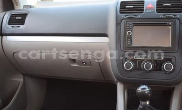 Nunua Ilio tumika Volkswagen Jetta White Gari ndani ya Ezulwini nchini Hhohho Nunua Ilio tumika Volkswagen Jetta White Gari ndani ya Ezulwini nchini Hhohho