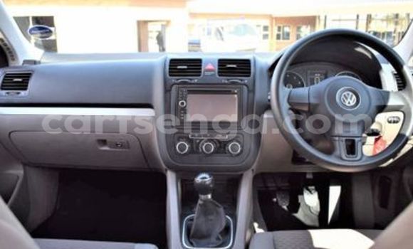 Nunua Ilio tumika Volkswagen Jetta White Gari ndani ya Ezulwini nchini Hhohho Nunua Ilio tumika Volkswagen Jetta White Gari ndani ya Ezulwini nchini Hhohho