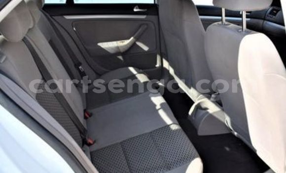 Nunua Ilio tumika Volkswagen Jetta White Gari ndani ya Ezulwini nchini Hhohho Nunua Ilio tumika Volkswagen Jetta White Gari ndani ya Ezulwini nchini Hhohho