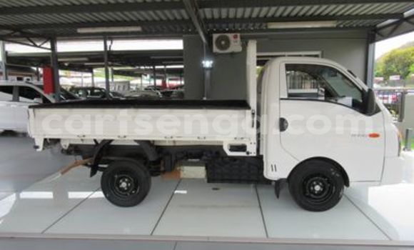 Nunua Ilio tumika Hyundai H200 White Gari ndani ya Ezulwini nchini Hhohho