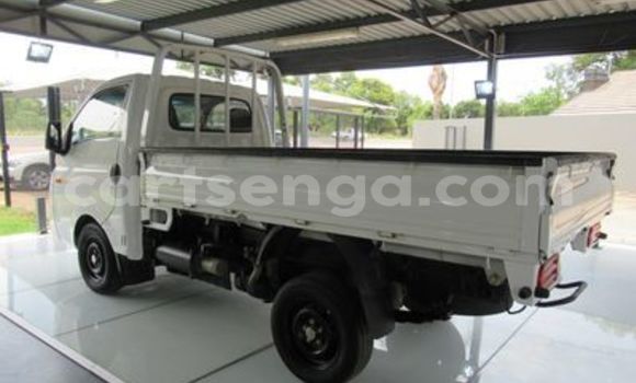 Nunua Ilio tumika Hyundai H200 White Gari ndani ya Ezulwini nchini Hhohho Nunua Ilio tumika Hyundai H200 White Gari ndani ya Ezulwini nchini Hhohho