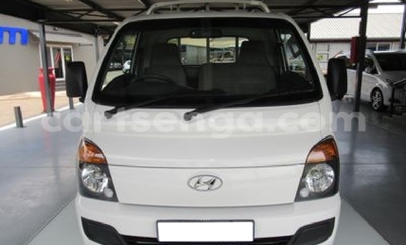 Nunua Ilio tumika Hyundai H200 White Gari ndani ya Ezulwini nchini Hhohho Nunua Ilio tumika Hyundai H200 White Gari ndani ya Ezulwini nchini Hhohho
