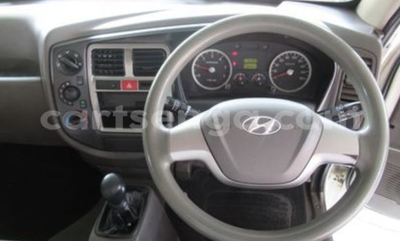 Nunua Ilio tumika Hyundai H200 White Gari ndani ya Ezulwini nchini Hhohho Nunua Ilio tumika Hyundai H200 White Gari ndani ya Ezulwini nchini Hhohho