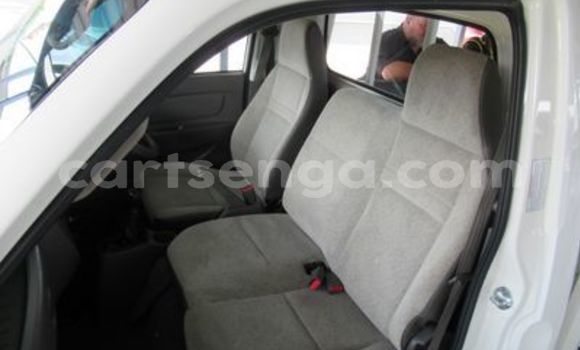 Nunua Ilio tumika Hyundai H200 White Gari ndani ya Ezulwini nchini Hhohho Nunua Ilio tumika Hyundai H200 White Gari ndani ya Ezulwini nchini Hhohho