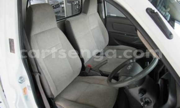 Nunua Ilio tumika Hyundai H200 White Gari ndani ya Ezulwini nchini Hhohho Nunua Ilio tumika Hyundai H200 White Gari ndani ya Ezulwini nchini Hhohho