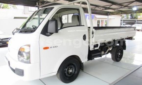 Nunua Ilio tumika Hyundai H200 White Gari ndani ya Ezulwini nchini Hhohho Nunua Ilio tumika Hyundai H200 White Gari ndani ya Ezulwini nchini Hhohho