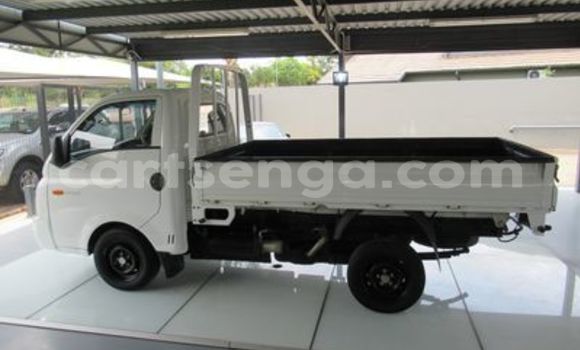 Nunua Ilio tumika Hyundai H200 White Gari ndani ya Ezulwini nchini Hhohho Nunua Ilio tumika Hyundai H200 White Gari ndani ya Ezulwini nchini Hhohho