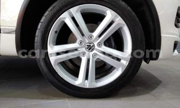 Buy Used Volkswagen Tiguan White Car in Mbabane in Manzini Buy Used Volkswagen Tiguan White Car in Mbabane in Manzini