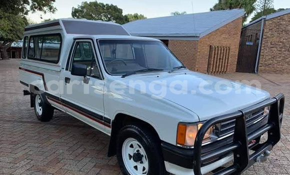 Buy Used Toyota Hilux White Car in Mbabane in Manzini