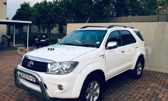 Buy Used Toyota Fortuner White Car in Mbabane in Manzini Buy Used Toyota Fortuner White Car in Mbabane in Manzini