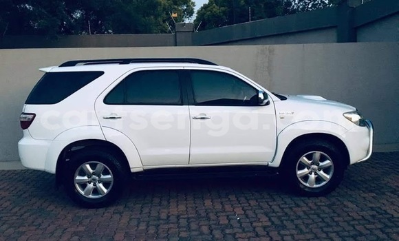 Buy Used Toyota Fortuner White Car in Mbabane in Manzini Buy Used Toyota Fortuner White Car in Mbabane in Manzini
