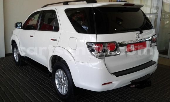 Buy Used Toyota Fortuner White Car in Bhunya in Manzini Buy Used Toyota Fortuner White Car in Bhunya in Manzini