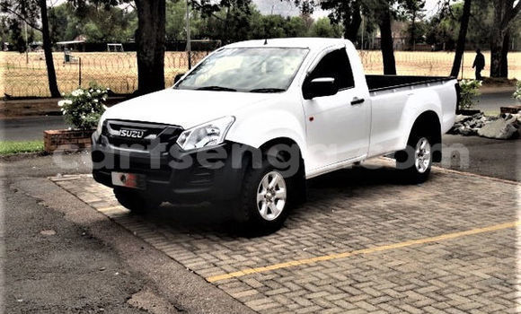 Nunua Ilio tumika Isuzu KB White Gari ndani ya Bhunya nchini Manzini Nunua Ilio tumika Isuzu KB White Gari ndani ya Bhunya nchini Manzini