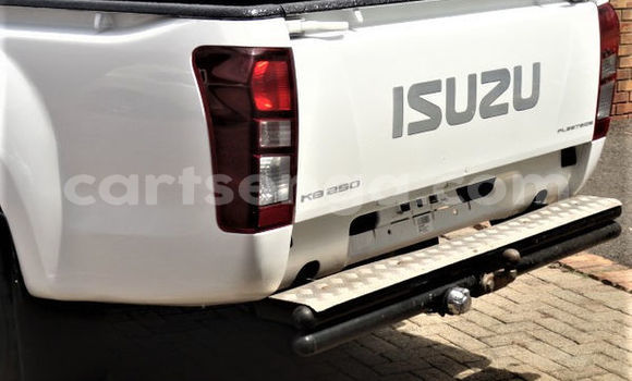 Acheter Occasion Voiture Isuzu KB Blanc à Bhunya, Manzini Acheter Occasion Voiture Isuzu KB Blanc à Bhunya, Manzini