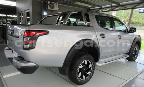 Buy Used Mitsubishi Triton Silver Car in Bhunya in Manzini Buy Used Mitsubishi Triton Silver Car in Bhunya in Manzini