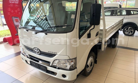 Nunua Ilio tumika Toyota Dyna White Gari ndani ya Big Bend nchini Lubombo Nunua Ilio tumika Toyota Dyna White Gari ndani ya Big Bend nchini Lubombo