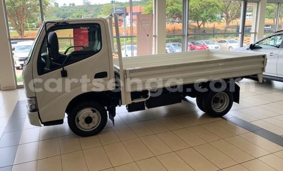 Nunua Ilio tumika Toyota Dyna White Gari ndani ya Big Bend nchini Lubombo Nunua Ilio tumika Toyota Dyna White Gari ndani ya Big Bend nchini Lubombo