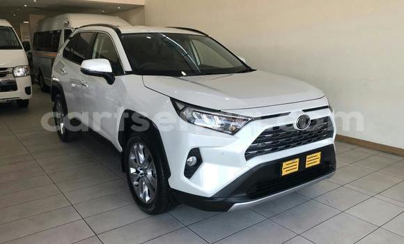 Buy Used Toyota RAV4 White Car in Bhunya in Manzini Buy Used Toyota RAV4 White Car in Bhunya in Manzini