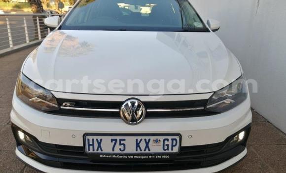 Nunua Ilio tumika Volkswagen Polo White Gari ndani ya Manzini nchini Manzini Nunua Ilio tumika Volkswagen Polo White Gari ndani ya Manzini nchini Manzini