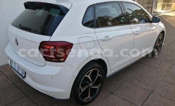 Nunua Ilio tumika Volkswagen Polo White Gari ndani ya Manzini nchini Manzini Nunua Ilio tumika Volkswagen Polo White Gari ndani ya Manzini nchini Manzini