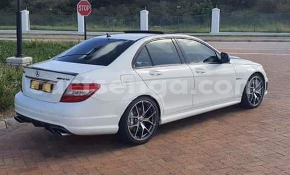 Nunua Ilio tumika Mercedes‒Benz 200 White Gari ndani ya Big Bend nchini Lubombo Nunua Ilio tumika Mercedes‒Benz 200 White Gari ndani ya Big Bend nchini Lubombo