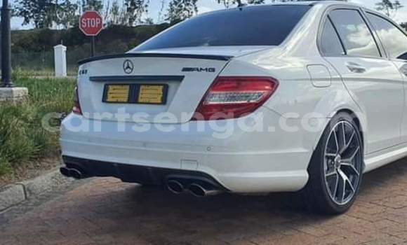 Nunua Ilio tumika Mercedes‒Benz 200 White Gari ndani ya Big Bend nchini Lubombo Nunua Ilio tumika Mercedes‒Benz 200 White Gari ndani ya Big Bend nchini Lubombo