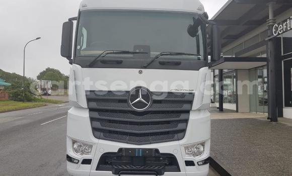 Nunua Ilio tumika Mercedes‒Benz Truck White Lori ndani ya Big Bend nchini Lubombo Nunua Ilio tumika Mercedes‒Benz Truck White Lori ndani ya Big Bend nchini Lubombo