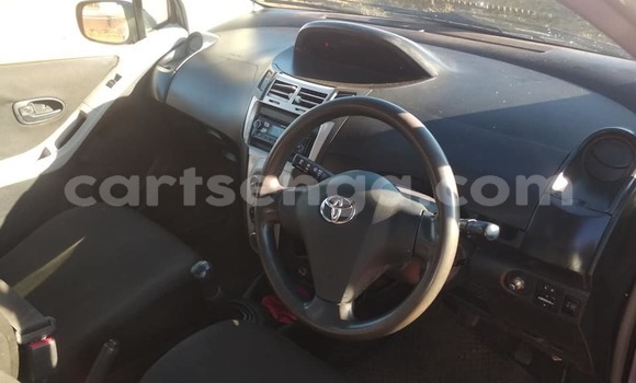 Nunua Ilio tumika Toyota Yaris Silver Gari ndani ya Manzini nchini Manzini Nunua Ilio tumika Toyota Yaris Silver Gari ndani ya Manzini nchini Manzini