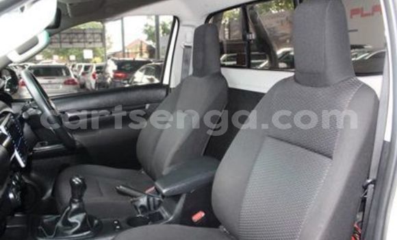 Nunua Ilio tumika Toyota Hilux White Gari ndani ya Bulembu nchini Hhohho Nunua Ilio tumika Toyota Hilux White Gari ndani ya Bulembu nchini Hhohho