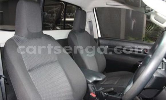 Nunua Ilio tumika Toyota Hilux White Gari ndani ya Bulembu nchini Hhohho Nunua Ilio tumika Toyota Hilux White Gari ndani ya Bulembu nchini Hhohho