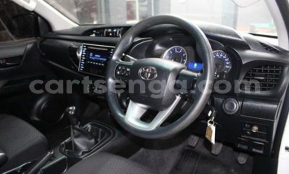 Nunua Ilio tumika Toyota Hilux White Gari ndani ya Bulembu nchini Hhohho Nunua Ilio tumika Toyota Hilux White Gari ndani ya Bulembu nchini Hhohho