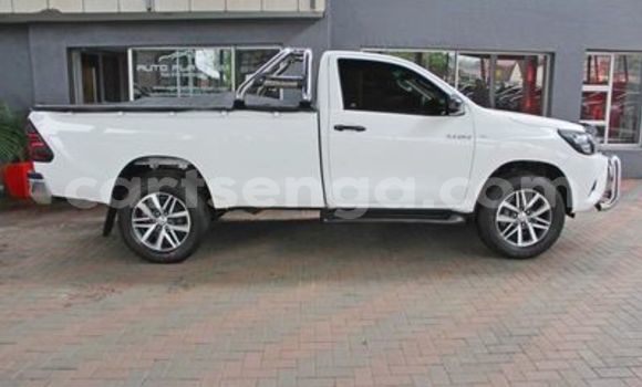Nunua Ilio tumika Toyota Hilux White Gari ndani ya Bulembu nchini Hhohho Nunua Ilio tumika Toyota Hilux White Gari ndani ya Bulembu nchini Hhohho