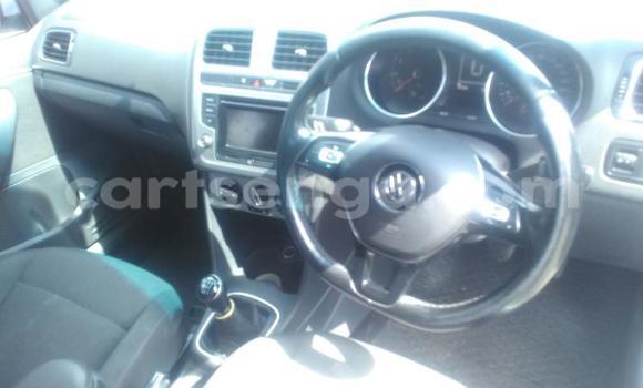 Nunua Ilio tumika Volkswagen Polo White Gari ndani ya Ezulwini nchini Hhohho Nunua Ilio tumika Volkswagen Polo White Gari ndani ya Ezulwini nchini Hhohho