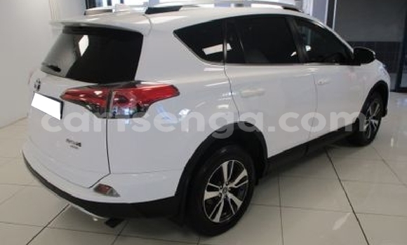 Acheter Occasion Voiture Toyota RAV4 Blanc à Ezulwini, Hhohho Acheter Occasion Voiture Toyota RAV4 Blanc à Ezulwini, Hhohho