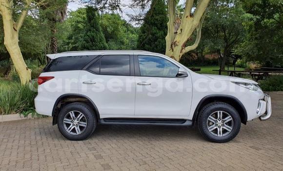 Acheter Occasion Voiture Toyota Fortuner Blanc à Manzini, Manzini Acheter Occasion Voiture Toyota Fortuner Blanc à Manzini, Manzini